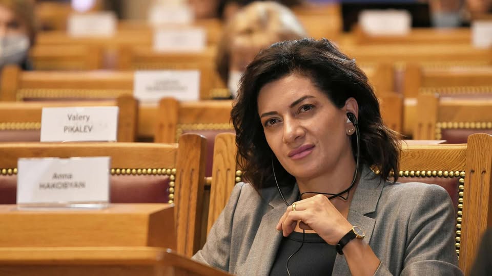Супруга премьер-министра Армении Анна Акопян отправляется в США в рамках парламентской гонки