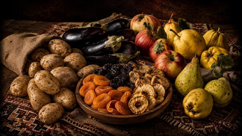 Сельскохозяйственная продукция, включая картофель и баклажаны, в Армении.