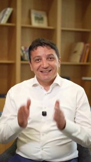 Министр финансов Армении Ваге Ованнисян выступает с отчётом о результатах налогово-бюджетной политики за 5 лет