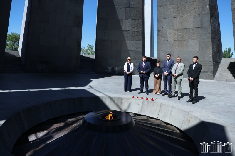Делегация Бундестага во главе с Йоханнесом Фолькманом посетила мемориал Цицернакаберд