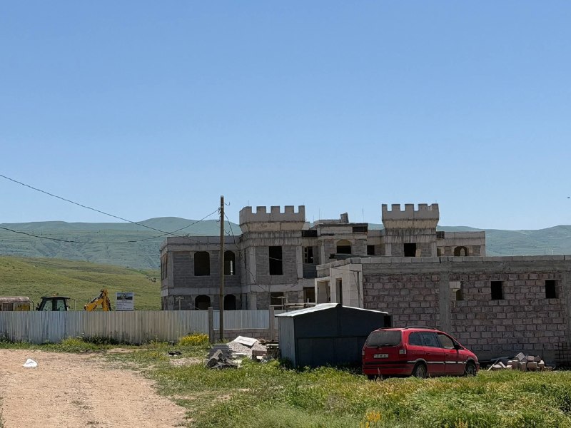 В селе Зар Котайкской области Армении строят новую школу и детский сад