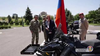 Германия передала Армении 16 снегоходов для высокогорных операций