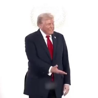 Трамп заявил, что премьер Италии Мелони умоляла его о совместном фото