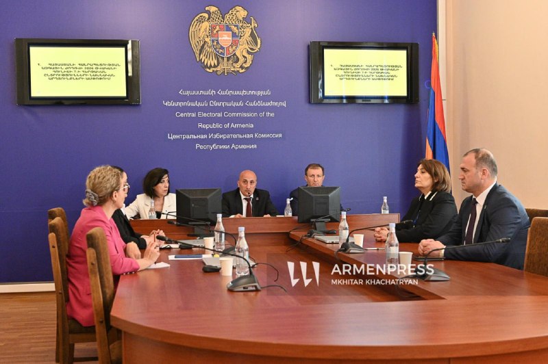 Председатель ЦИК Армении Ваагн Овакимян на брифинге о выборах 7 июня