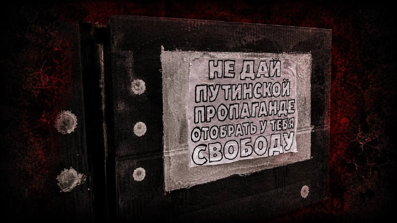 Протестующие в Ереване с плакатами против российского давления и запретов на армянские товары.