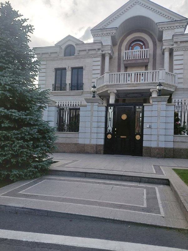 Особняк в Армении, принадлежащий жене Ваге Карапетяна, разделенный на пять частей по кадастровой регистрации для уклонения