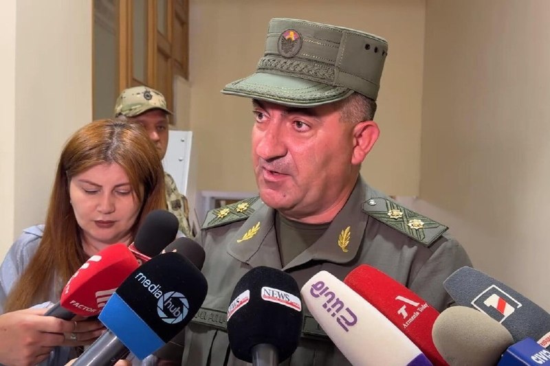 Начальник Генштаба ВС Армении Эдвард Асрян в парламенте