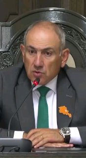 Никол Пашинян выступает с заявлением о приоритетах правительства Армении
