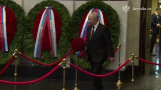 Путин простился с экс-министром обороны РФ Ивановым в Москве