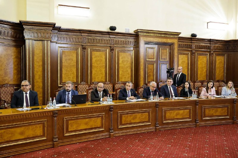 Пашинян обсудил стимулирование производства пшеницы в Армении на парламентских консультациях