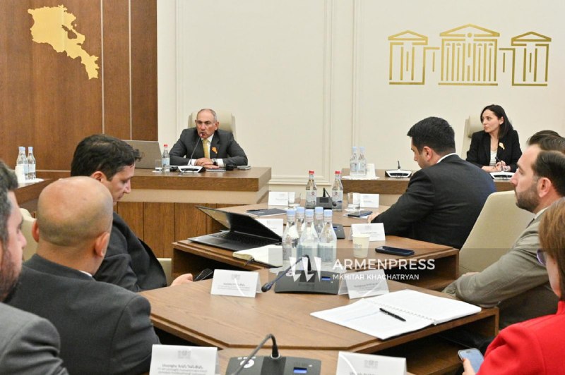 Никол Пашинян выступает в Национальном Собрании Армении с отчетом о бюджете 2025 года