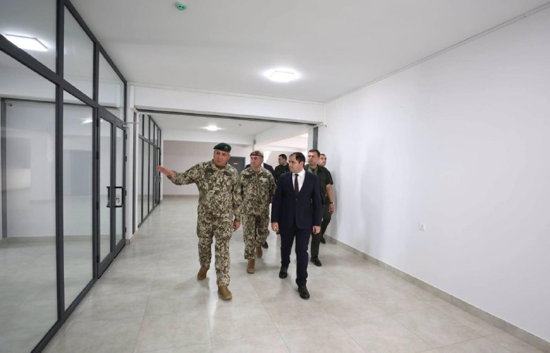 Министр обороны Армении открыл новый корпус штаба учебного центра
