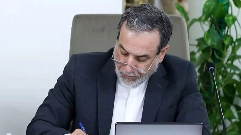 Иранский министр Аракчи раскритиковал американского чиновника Маллина за комментарии о ЧМ
